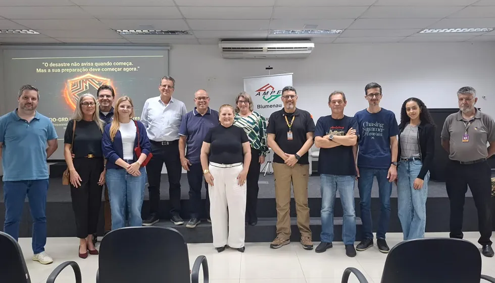 Como foi a reunião sobre gestão de riscos e desastres para pequenas e médias empresas
